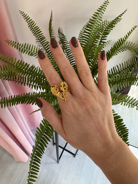 Hammered Heart Ring - Gold